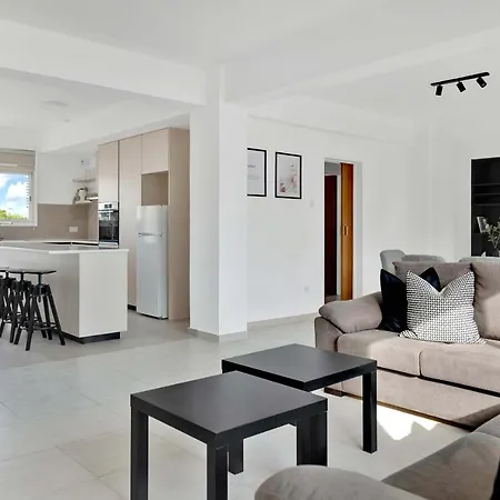 Phaedrus Living: Romanou Modern City Center Flat Nicosia Exterior photo