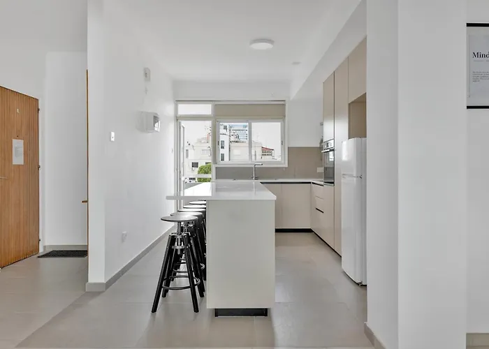 Phaedrus Living: Romanou Modern City Center Flat
