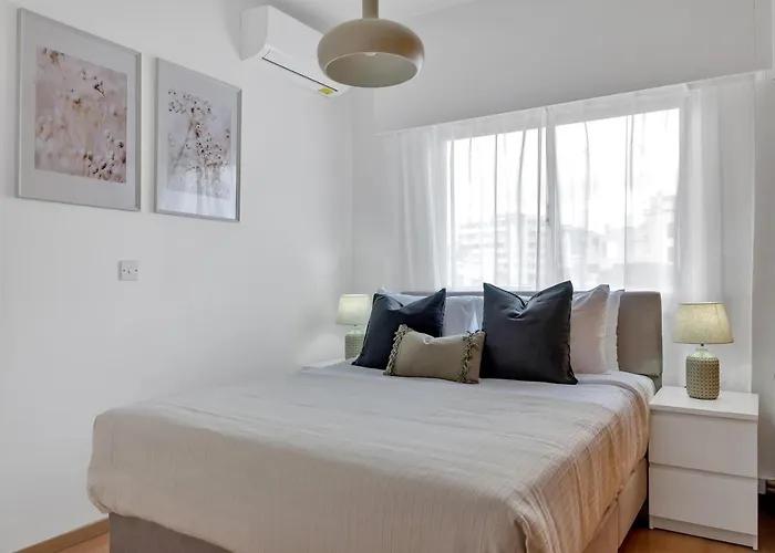 Phaedrus Living: Romanou Modern City Center Flat