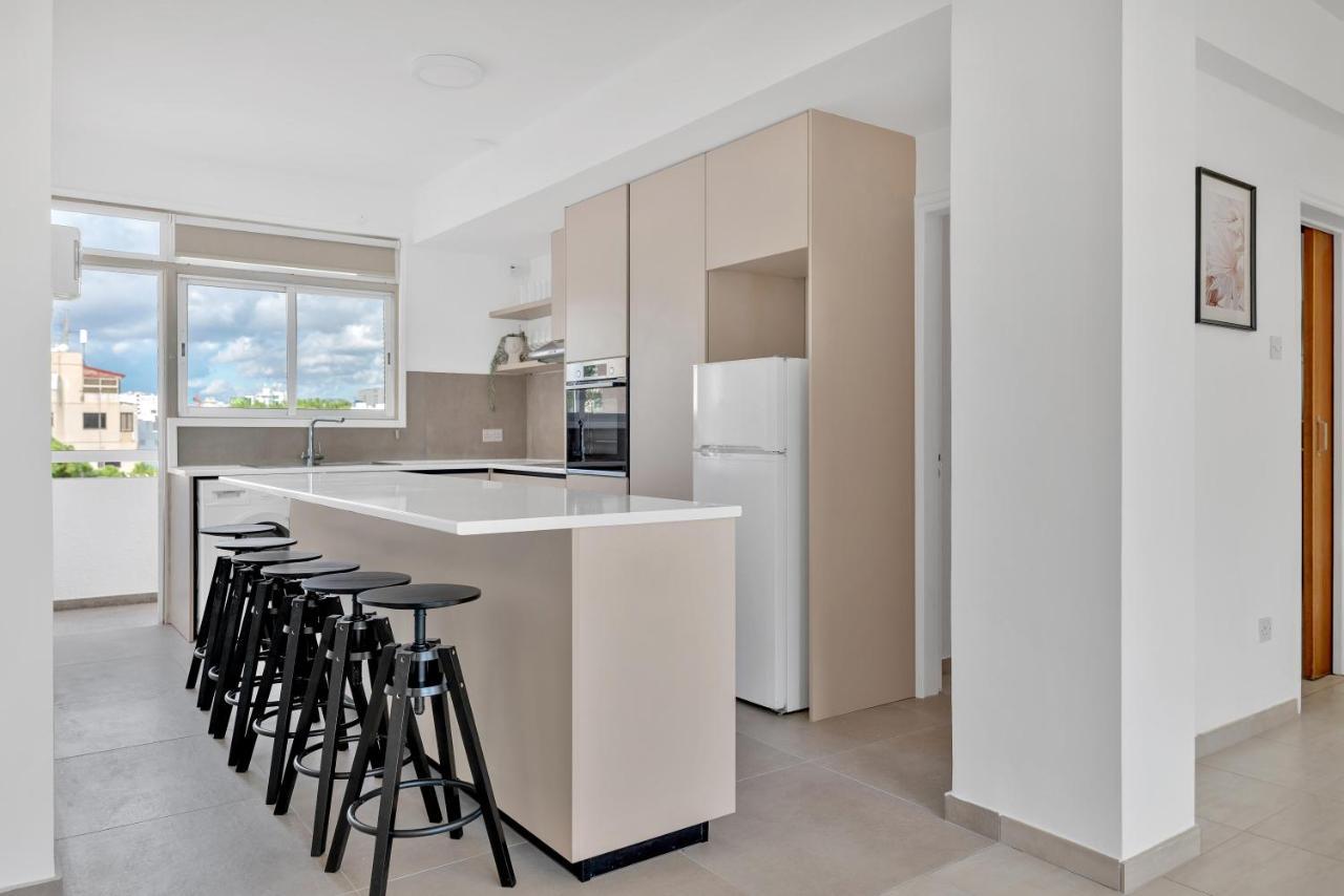 Apartment Phaedrus Living: Romanou Modern Center Flat *