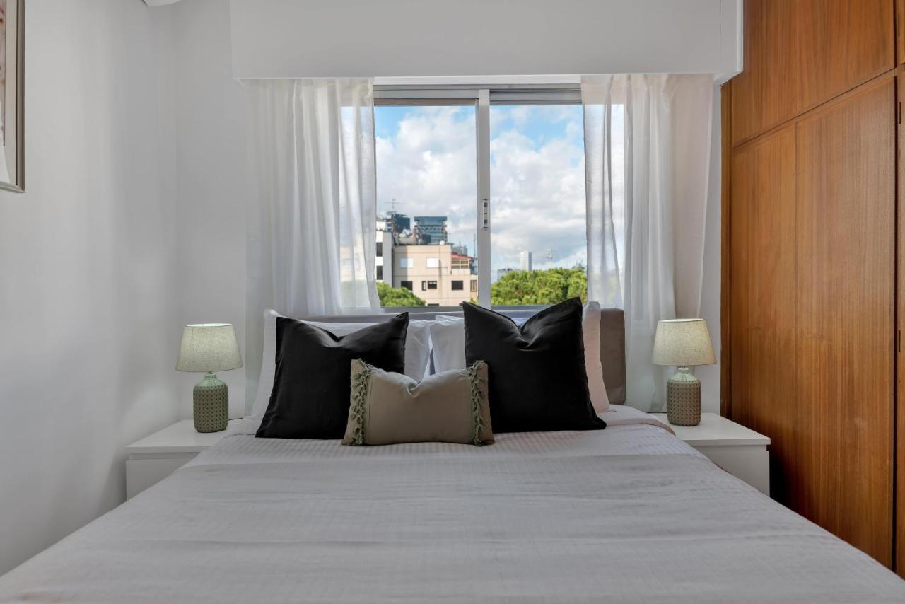 Phaedrus Living: Romanou Modern Center Flat