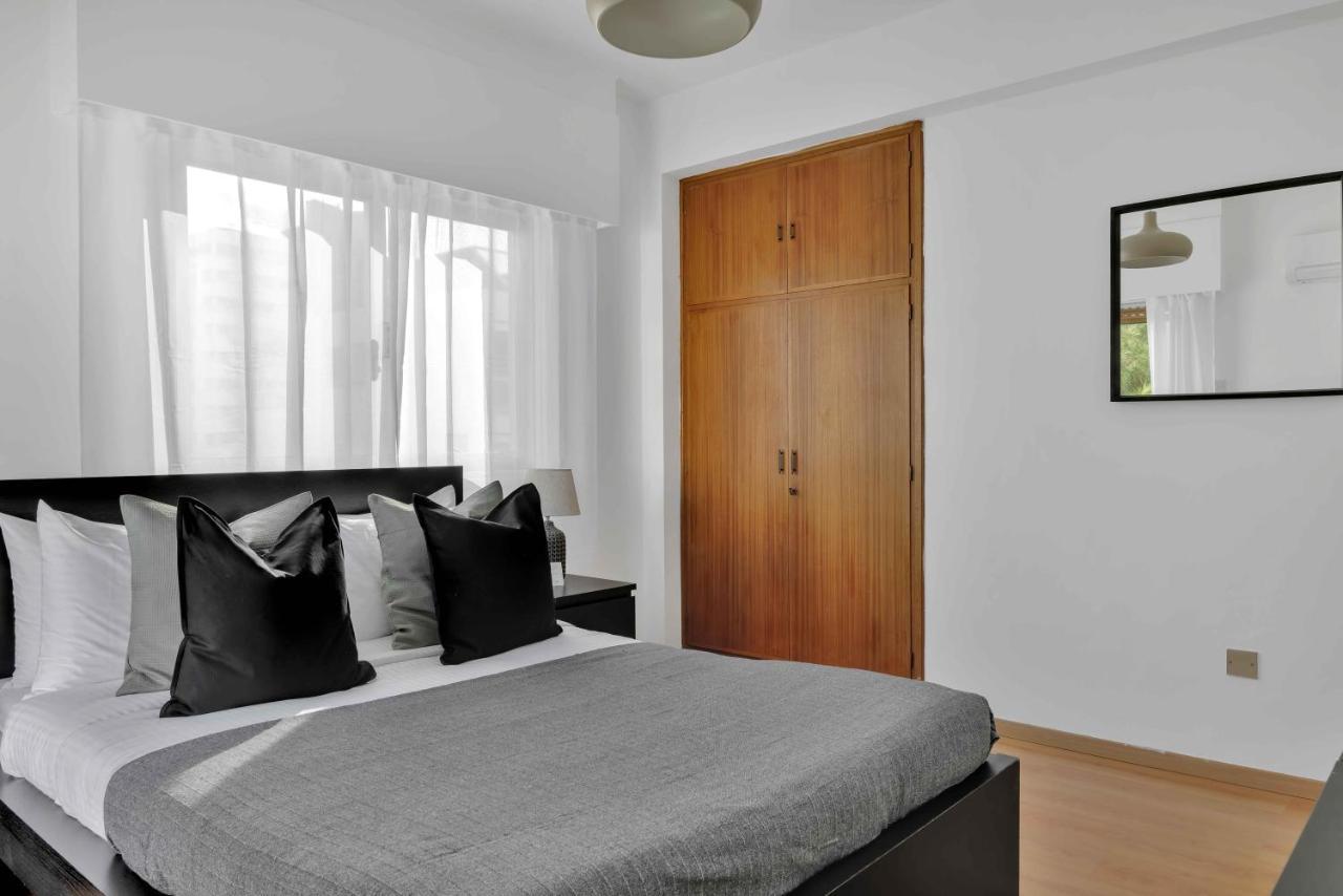Apartment Phaedrus Living: Romanou Modern Center Flat