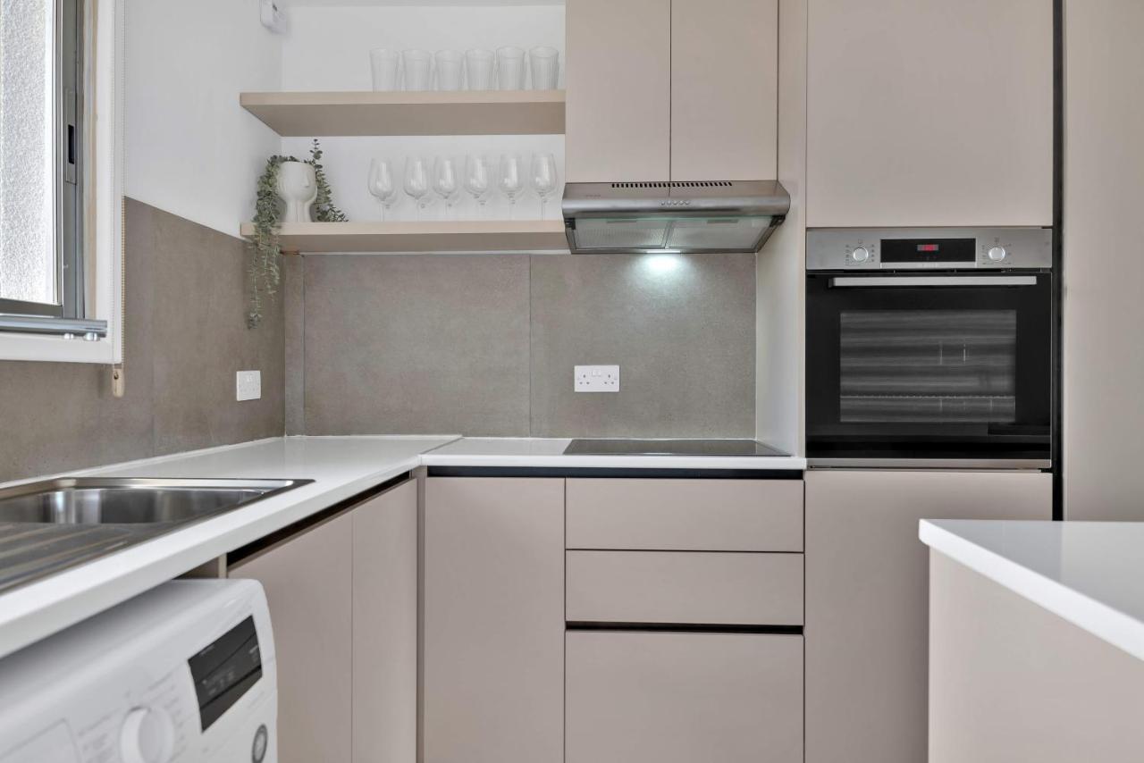 Phaedrus Living: Romanou Modern Center Flat Apartment Nicosia